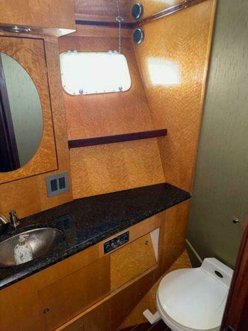 1990 Hatteras 45 Convertible - Image 22