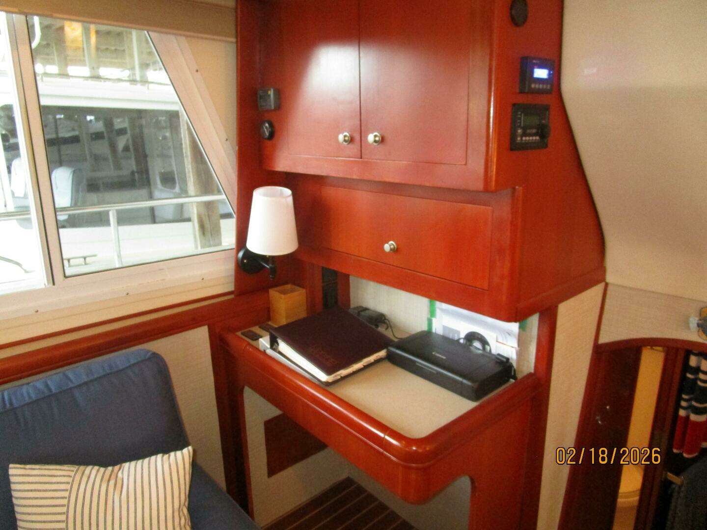 2004 Mainship 430 - Image 46