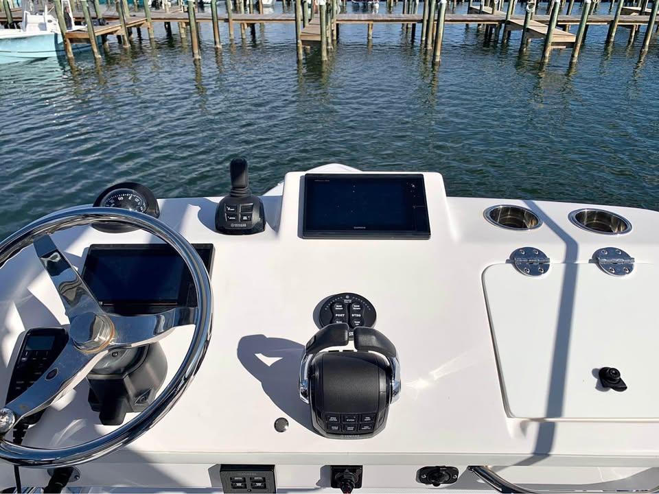 2019 Everglades 355 Center Console - 10