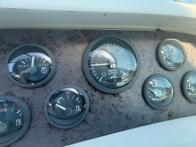 1996 Sea Ray Sundancer 330 - 11