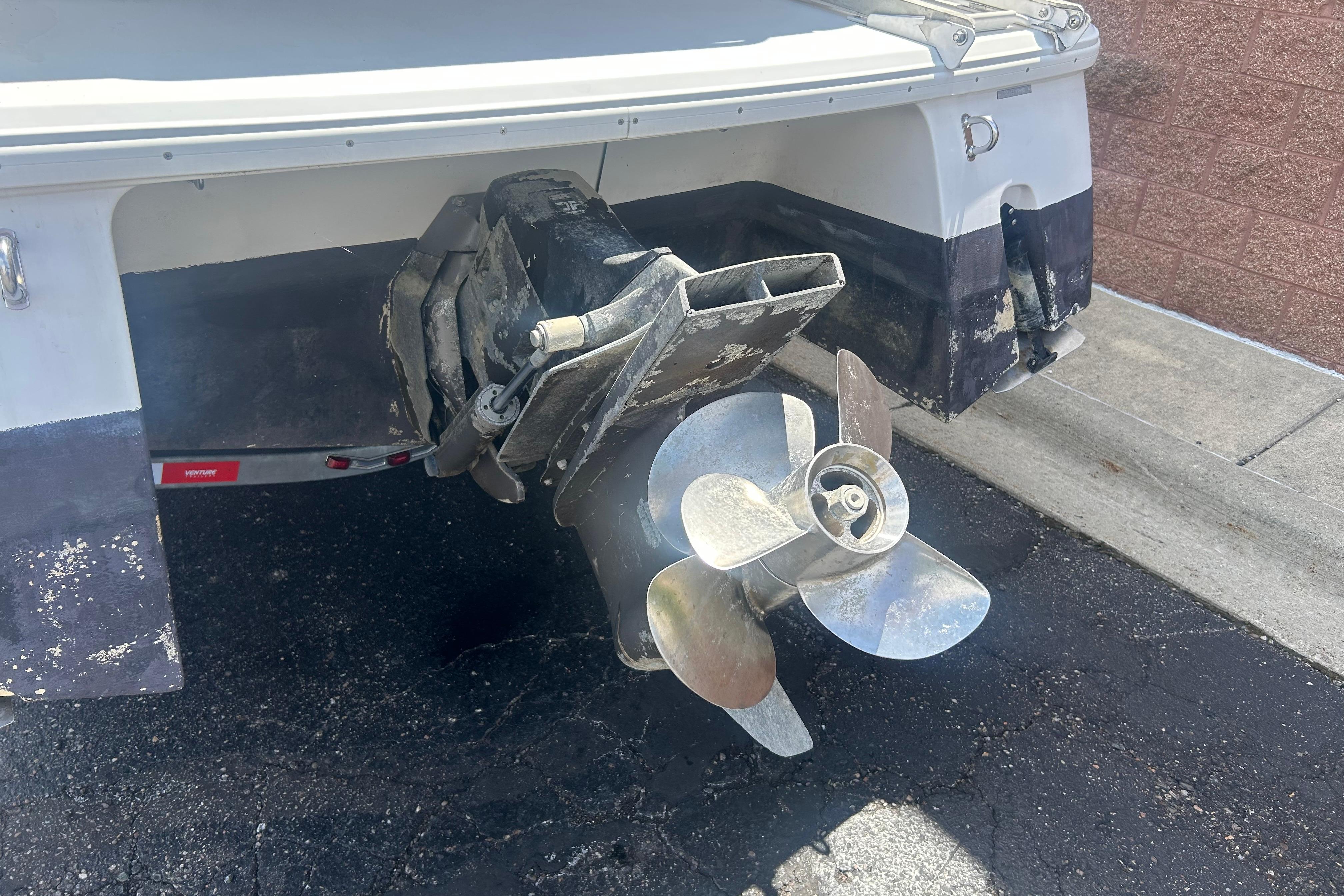 1998 Four Winns 258 Vista boat stern with propeller and outdrive visible.