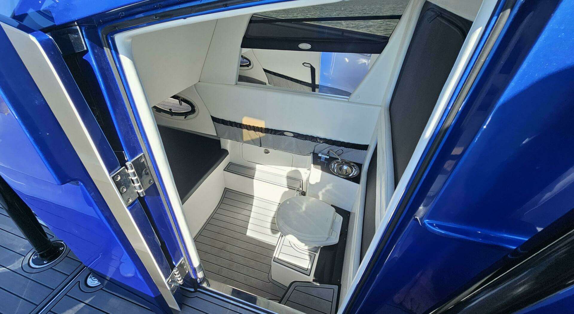 2024 Nor-Tech 390 Sport Center Console - Image 34