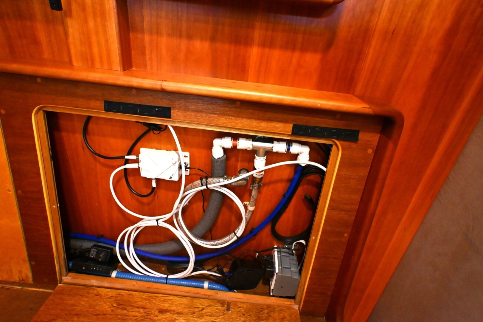 2006 Waterline 50 - Image 92