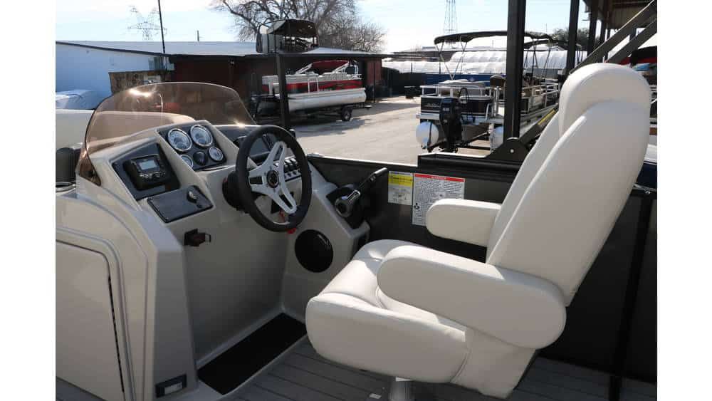 2025 Sylvan Mirage 820 Party Fish Premium - 8