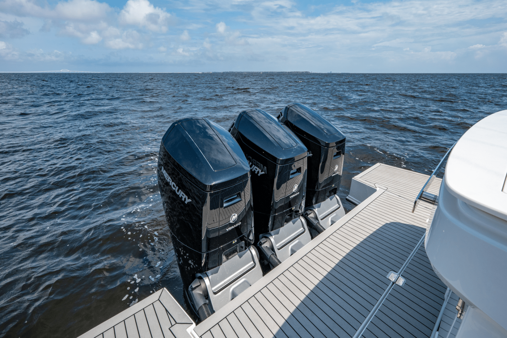 2025 Cruisers Yachts 50 GLS - Image 18