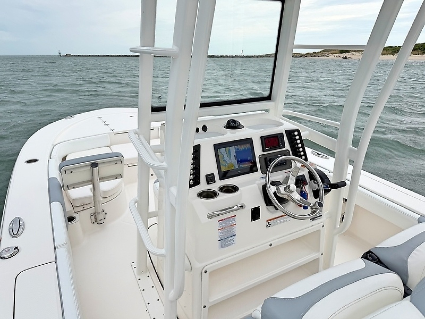 2021 Robalo 246 Cayman SD - Image 9