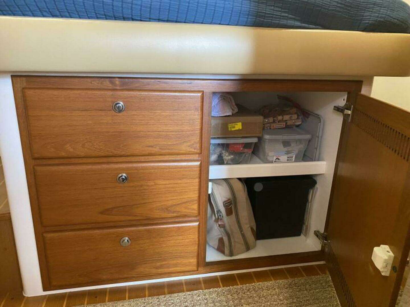 2006 Cabo 40 Express - Image 14