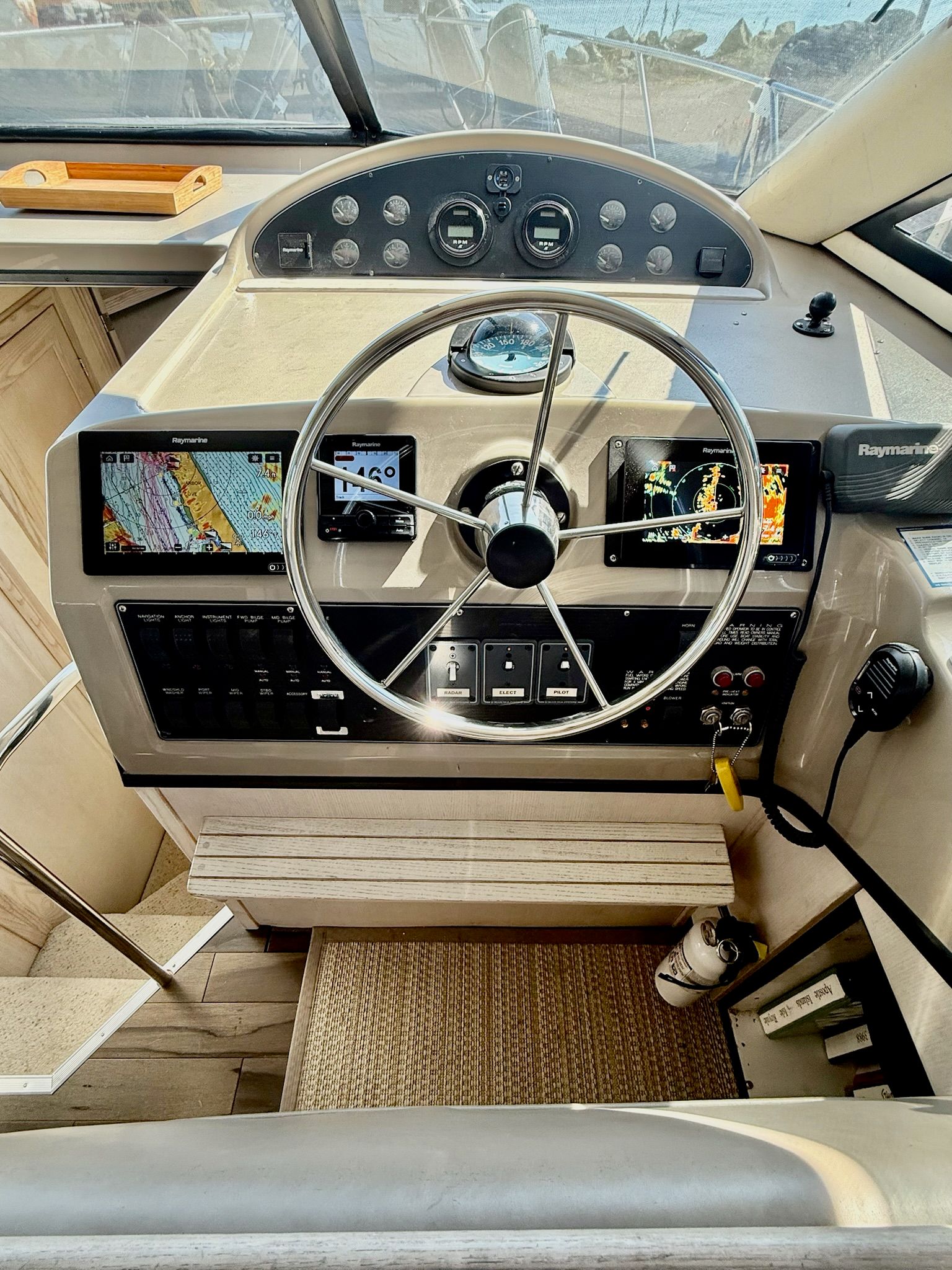 1996 Bayliner 3988 Motoryacht - 18