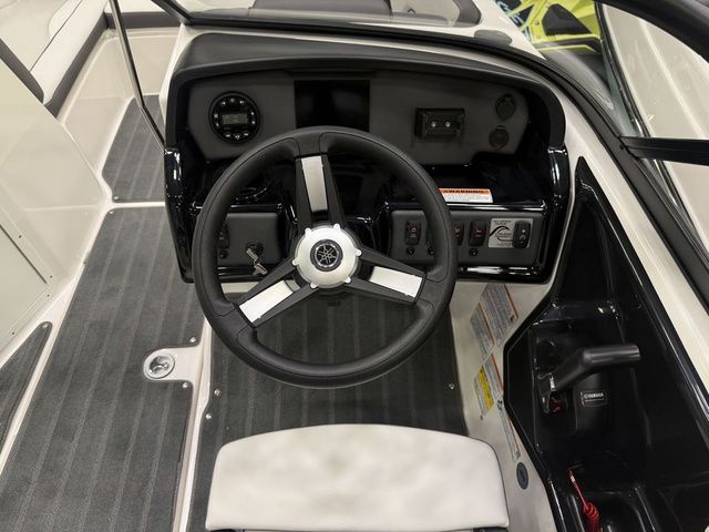 2026 Yamaha Boats AR190 - 13