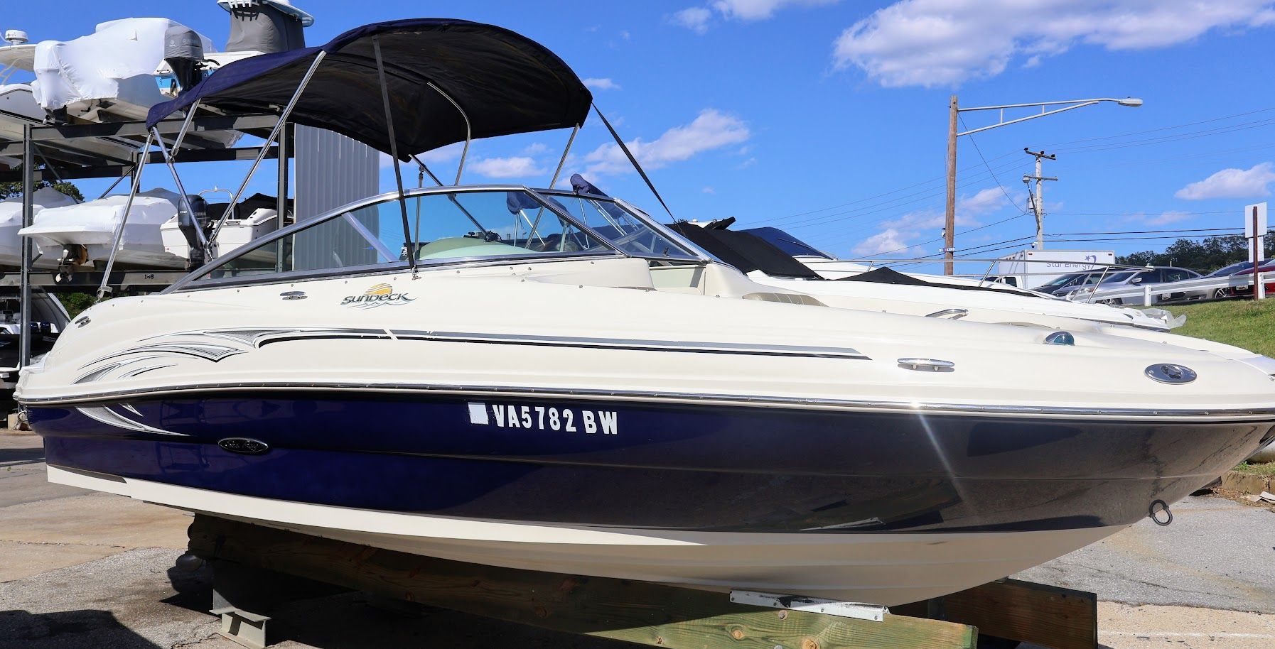 2006 Sea Ray Sun Deck 200 boat on a trailer.