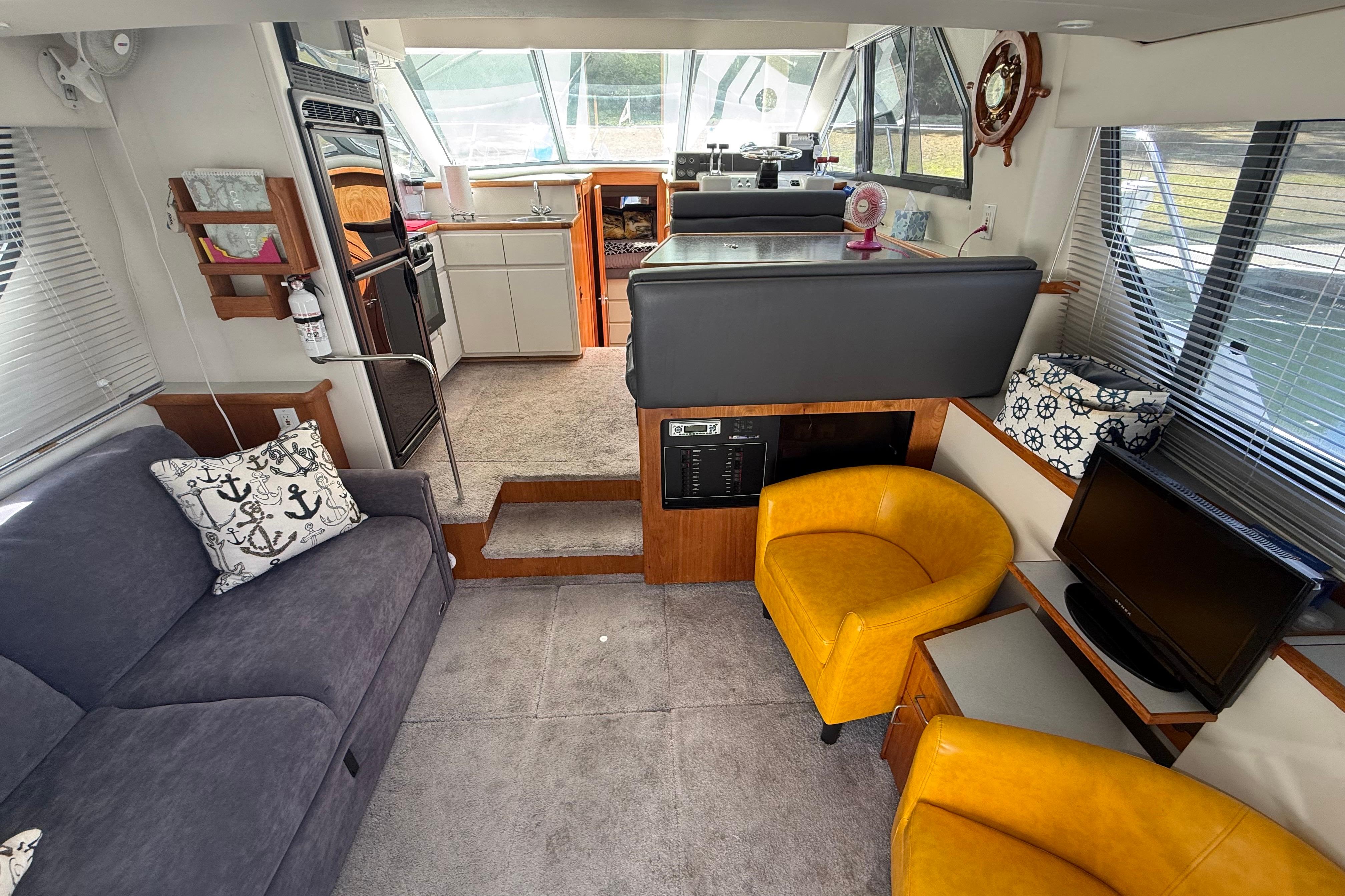 Interior of a 1995 Carver 370 Voyager yacht with cozy seating and modern amenities.