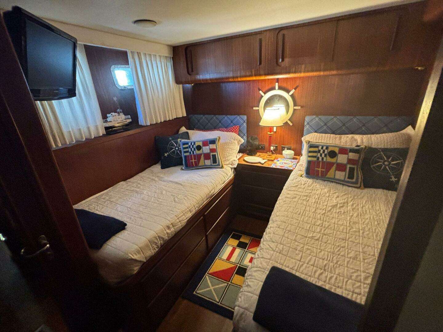 1987 Hatteras Flybridge - Image 19