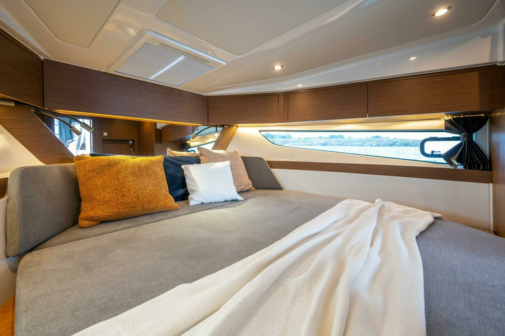 2025 Beneteau Antares 11 Fly - Image 21