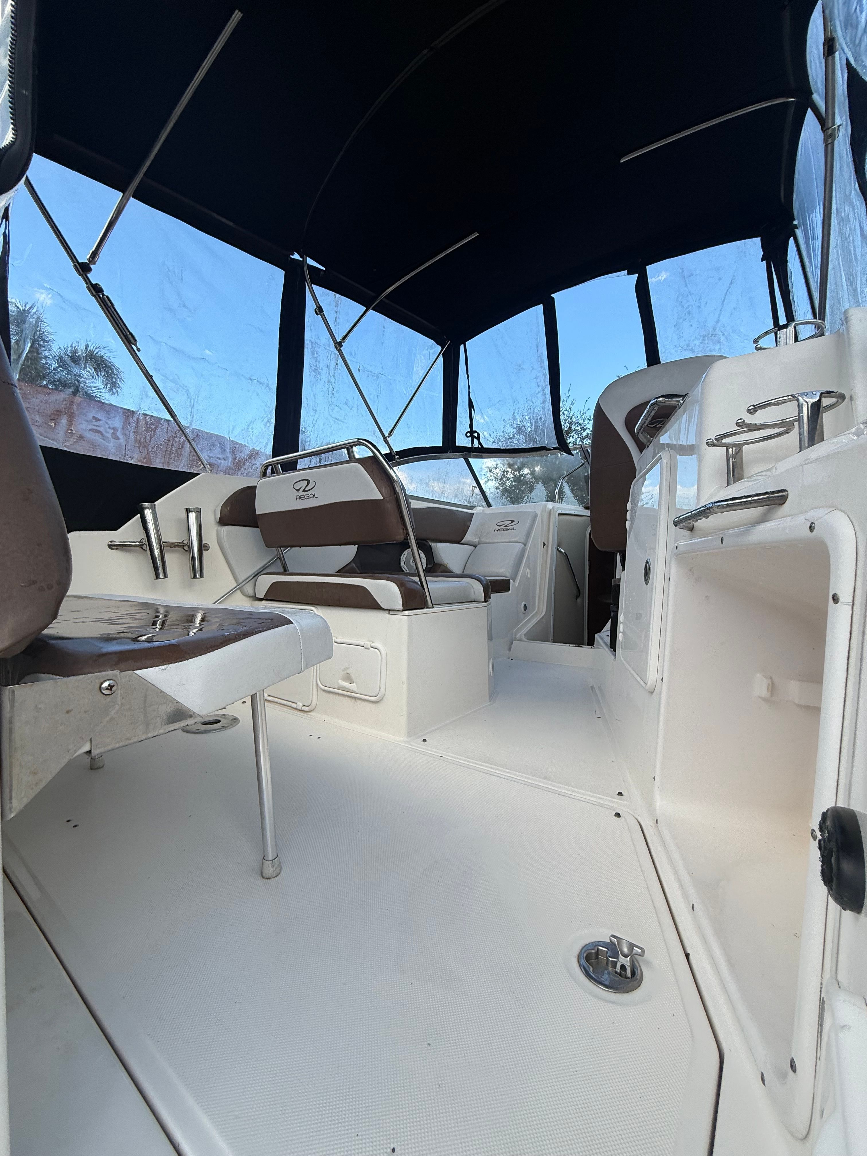2006 Regal 2565 Window Express - 5