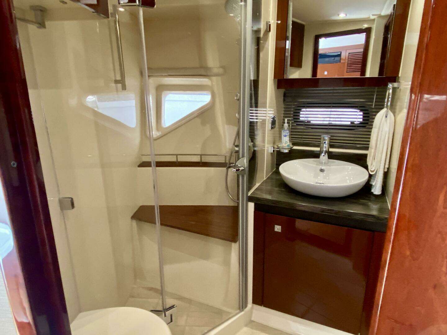 2015 Sea Ray 510 Sundancer - Image 13