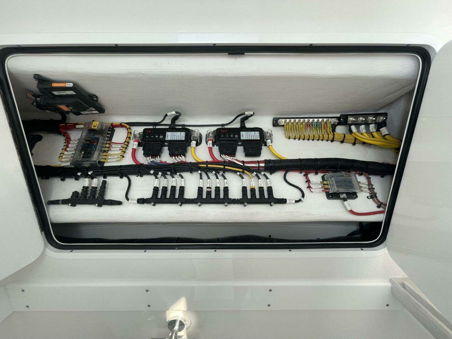 2026 Mag Bay 43 Center Console - Image 97