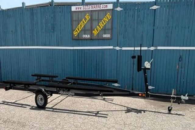2023 Yacht Club 18' Pontoon trailer