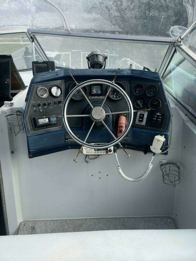1989 Carver 2557 Montego - Image 17