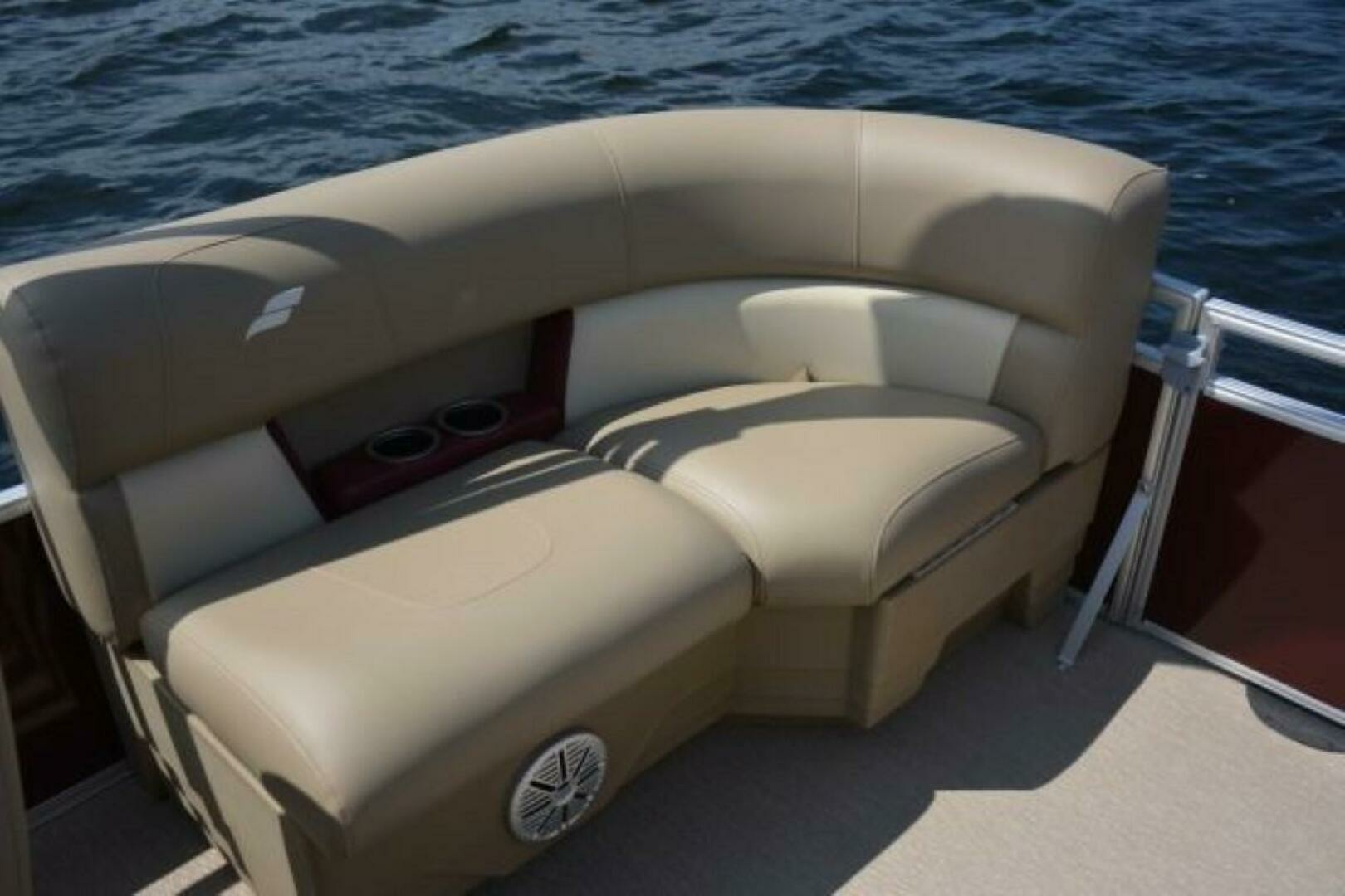 2024 Starcraft LX 20 R - Image 15