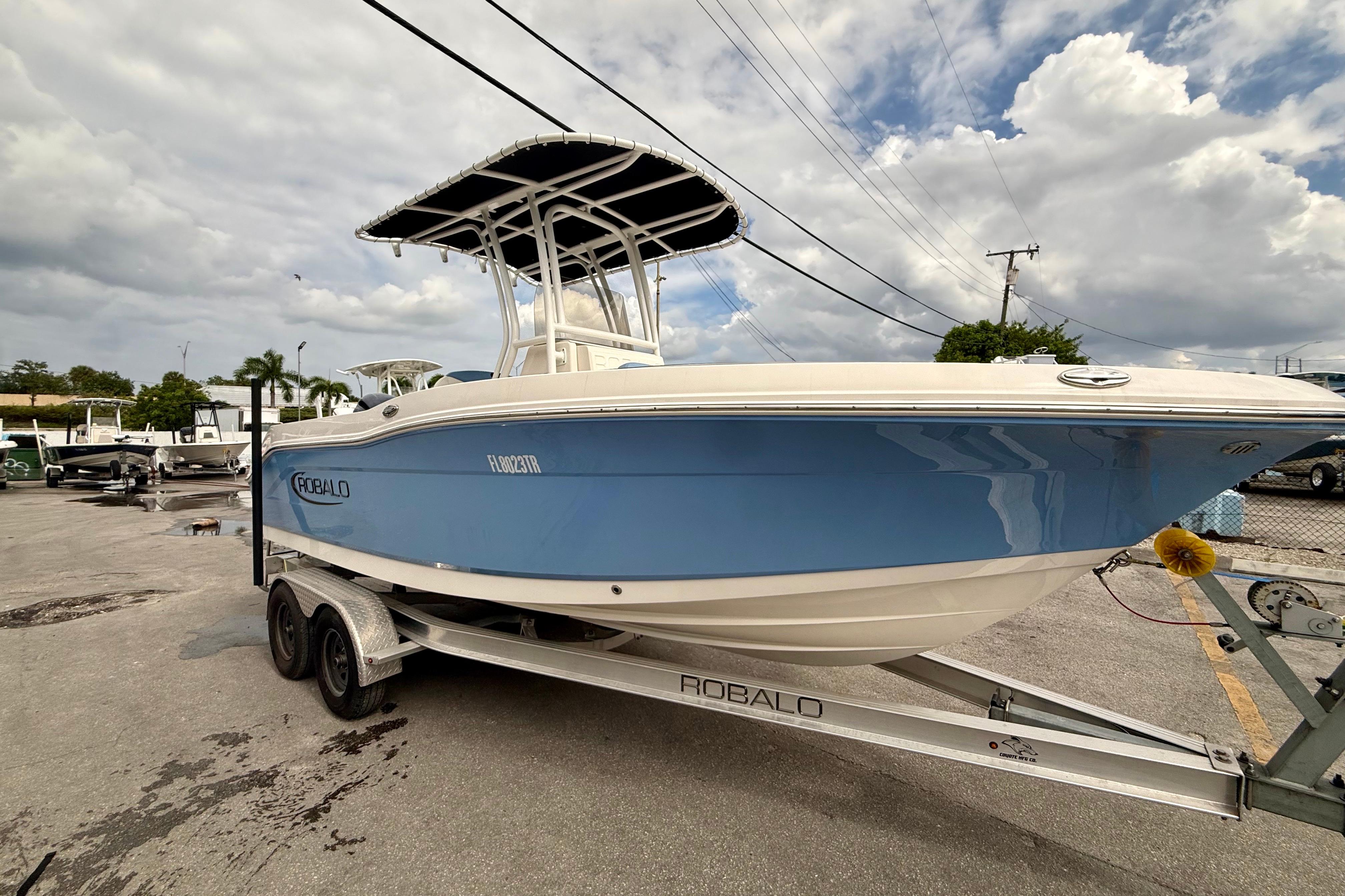 2023 Robalo R202 Explorer
