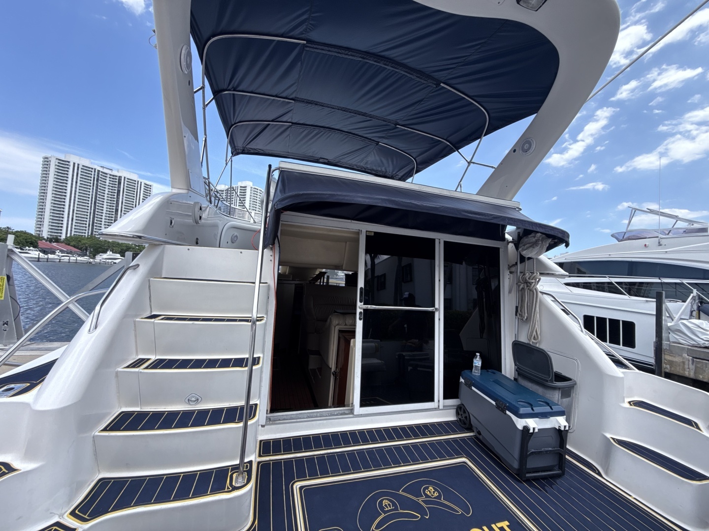 2001 Sea Ray 450 Express Bridge - Image 4