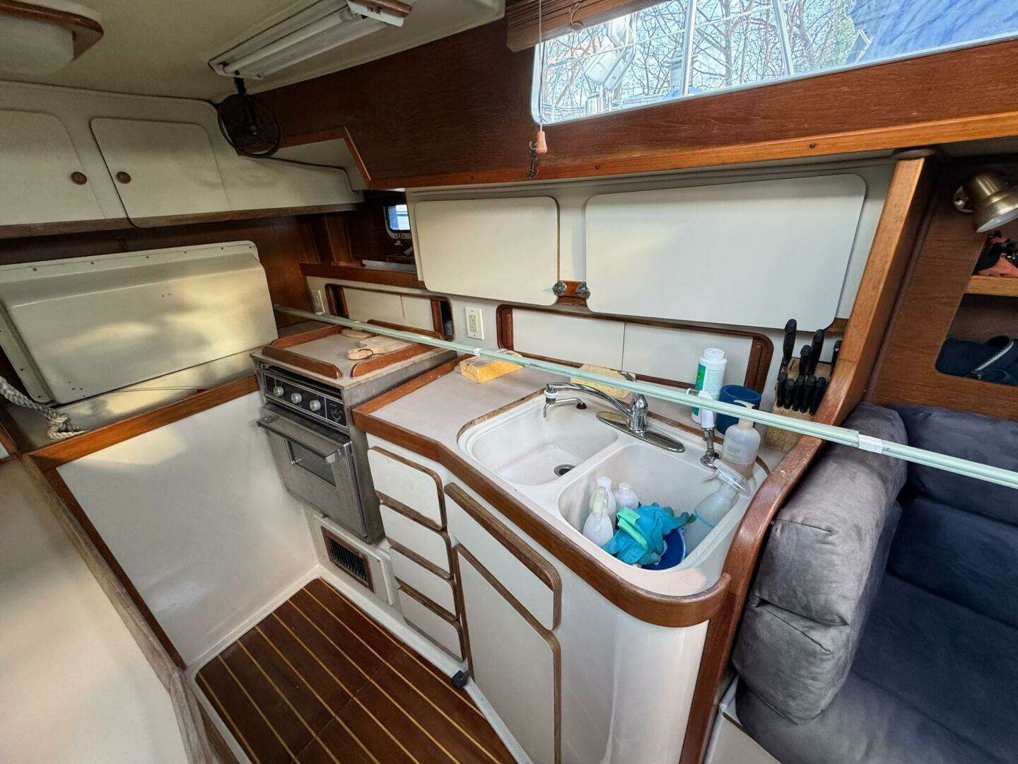 1987 Irwin 38 - Image 19