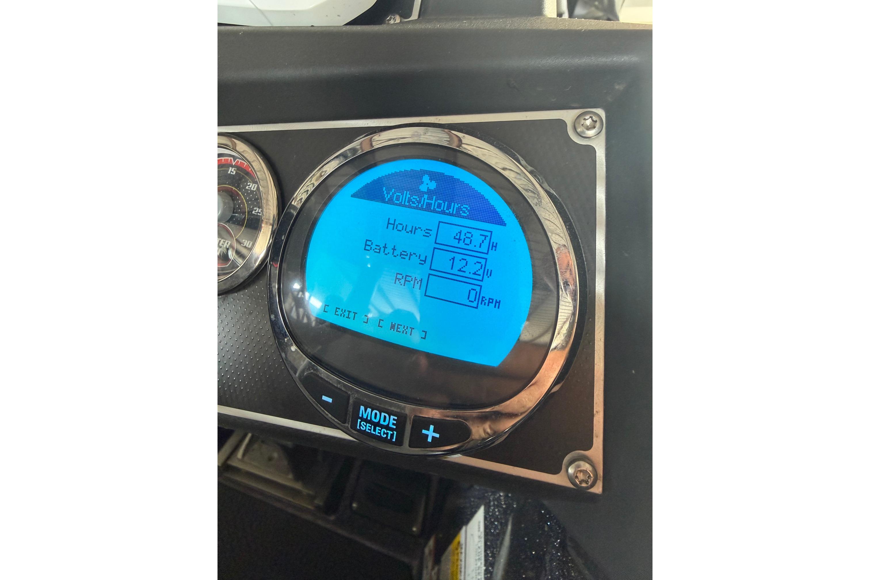 Dashboard of 2020 Ranger Z520L showing hours, battery voltage, and RPM.