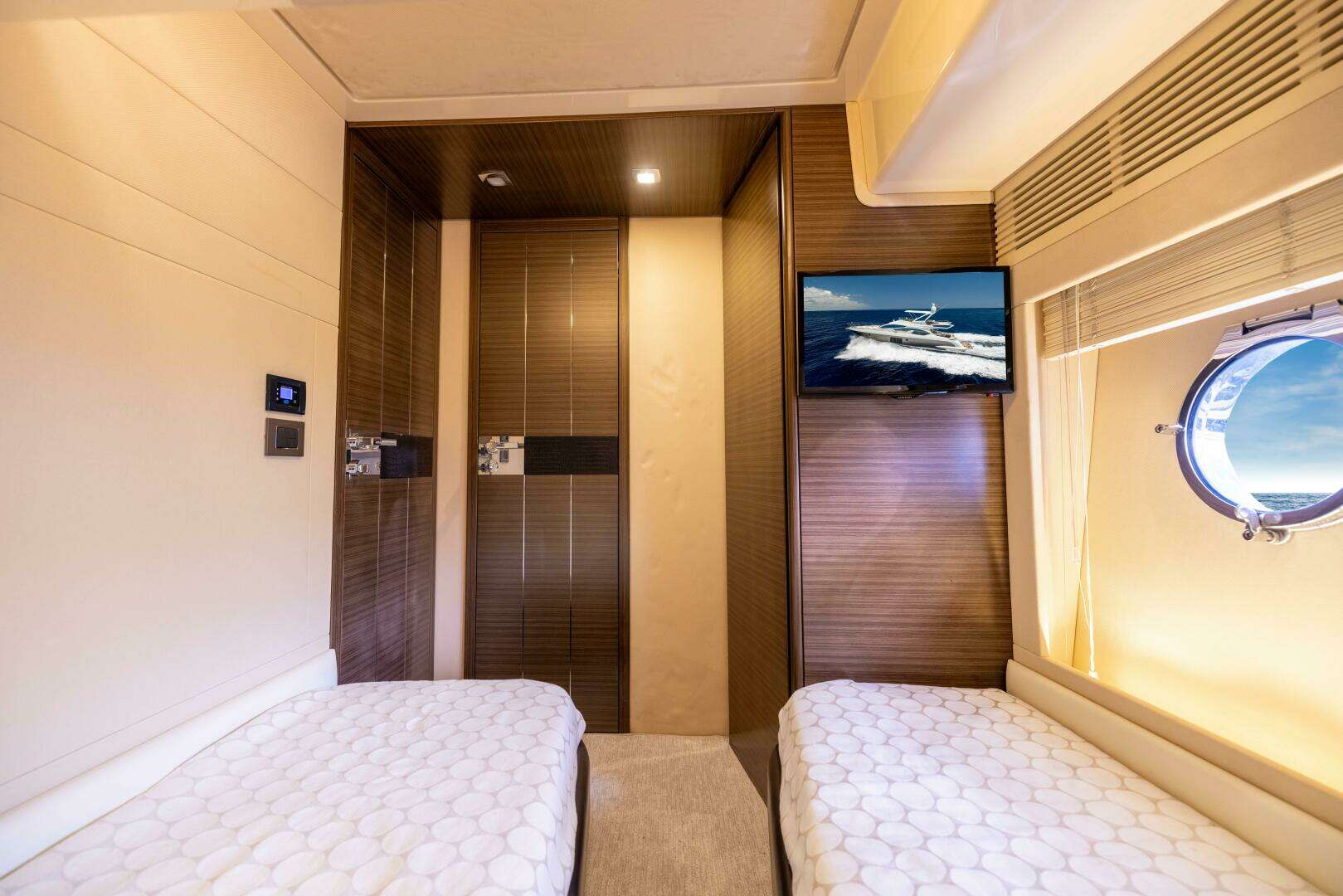 2015 Azimut 64 Flybridge - Image 27