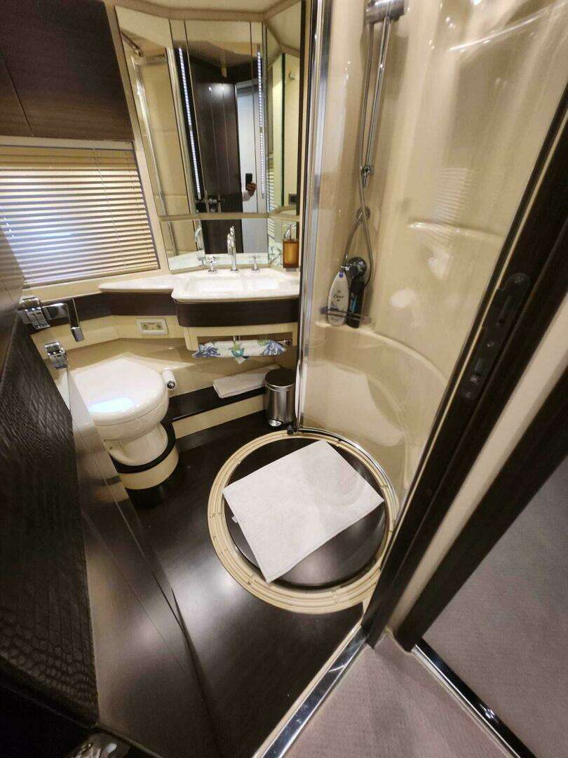 2014 Azimut Flybridge - Image 96