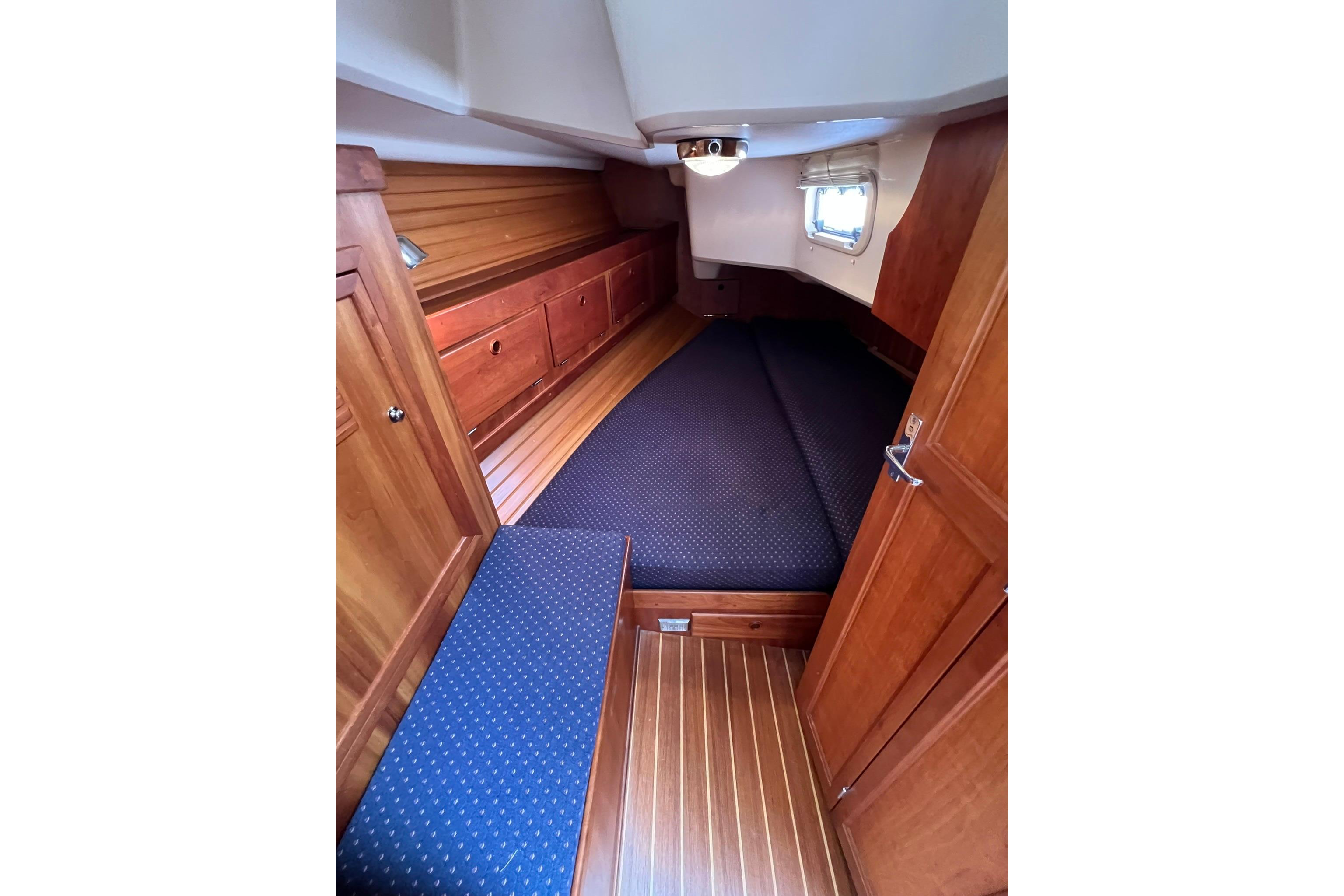 1998 Sabre 362 yacht cabin with wooden interior and cozy sleeping area.