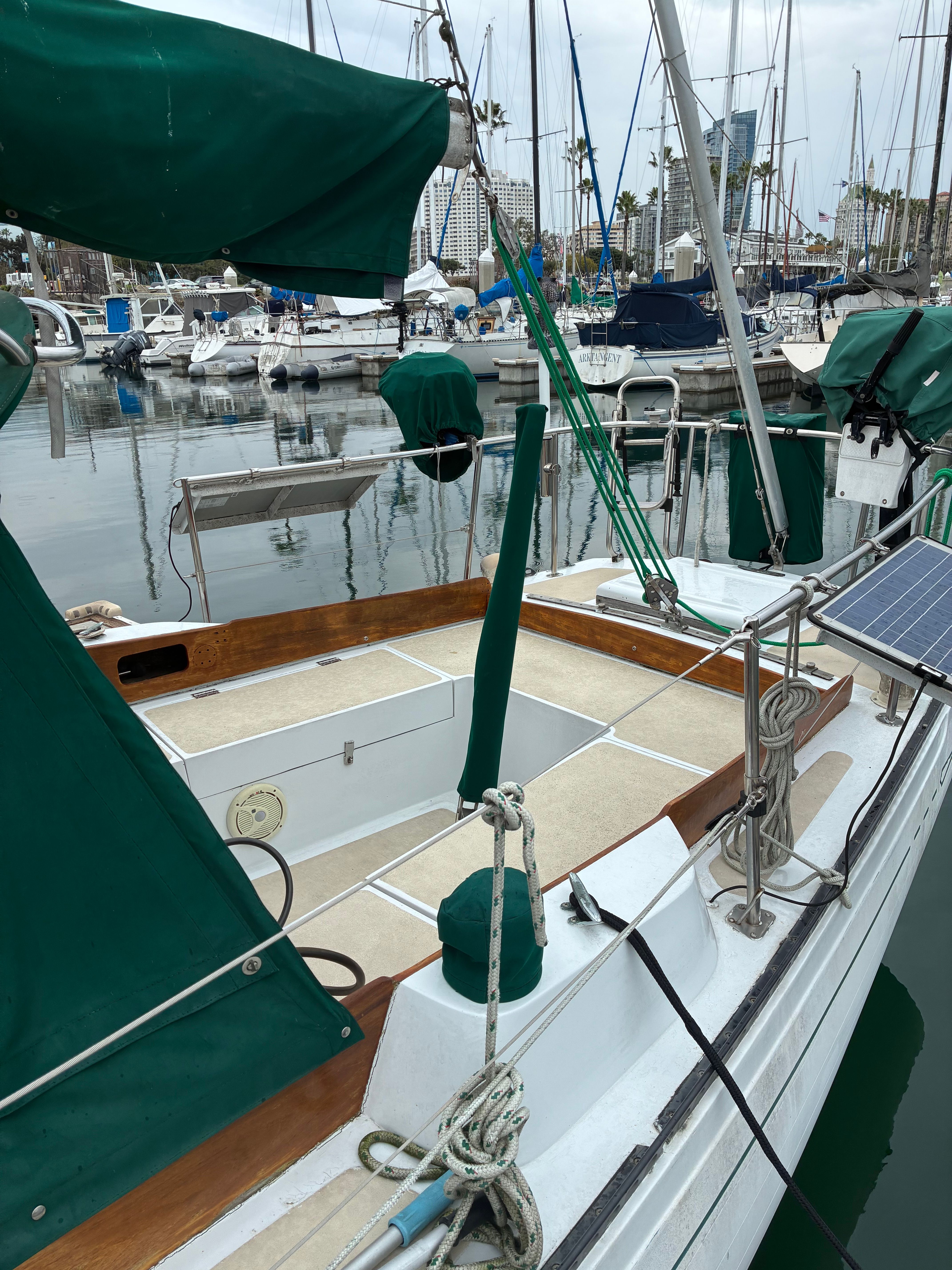 1972 Islander 34ft Sailboat cruiser - 2