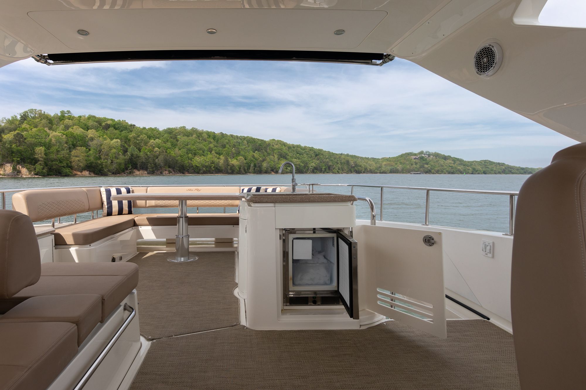 2018 Sea Ray L 650 FLY - 25
