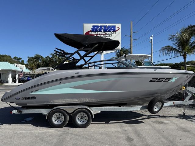 2026 Yamaha Boats 255XD