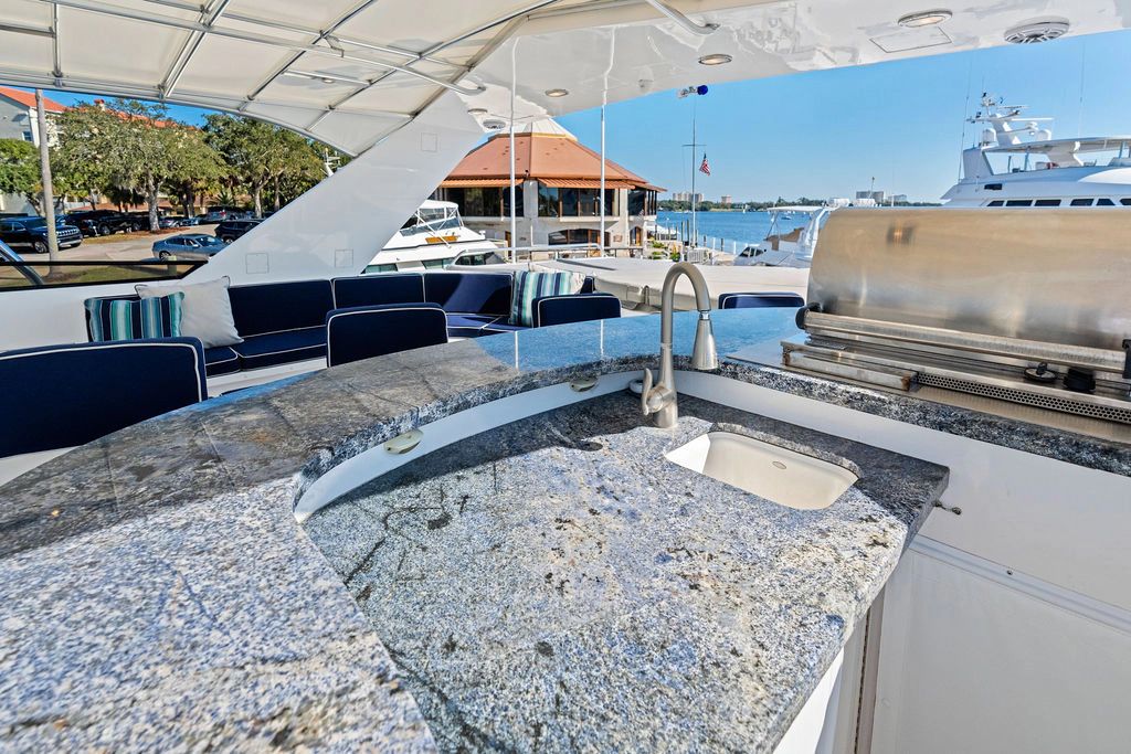 Luxurious Westport 112 yacht with outdoor kitchen, built in 1999.