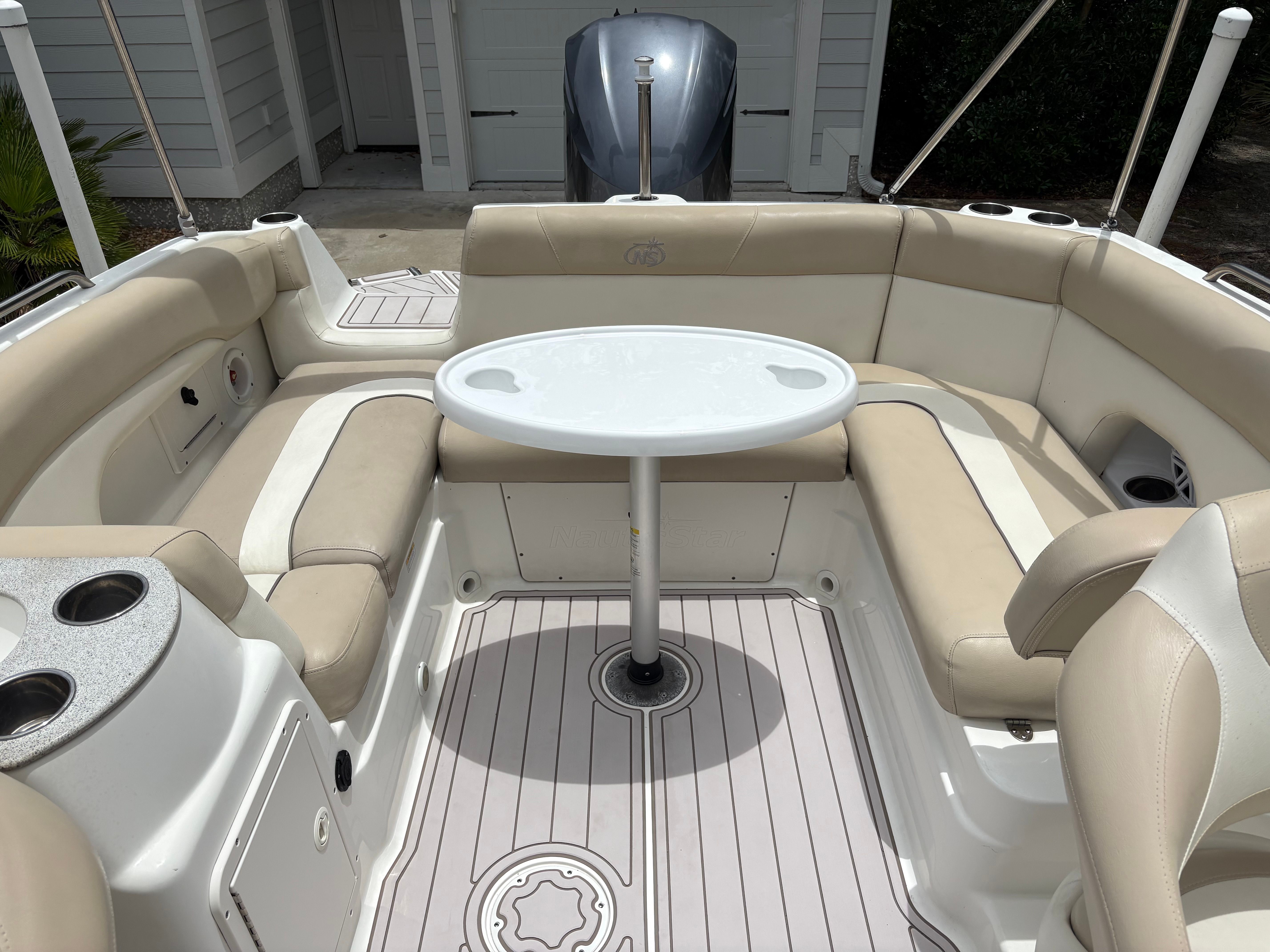 2016 NauticStar 243DC Sport Deck - 17