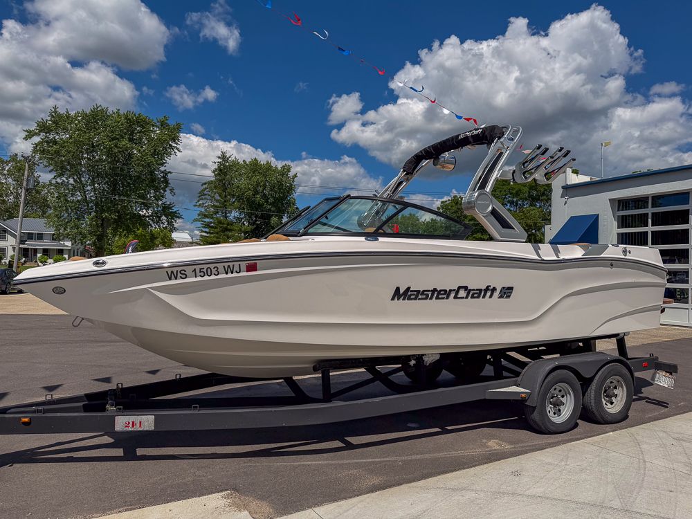 2022 MasterCraft XT24 - 2