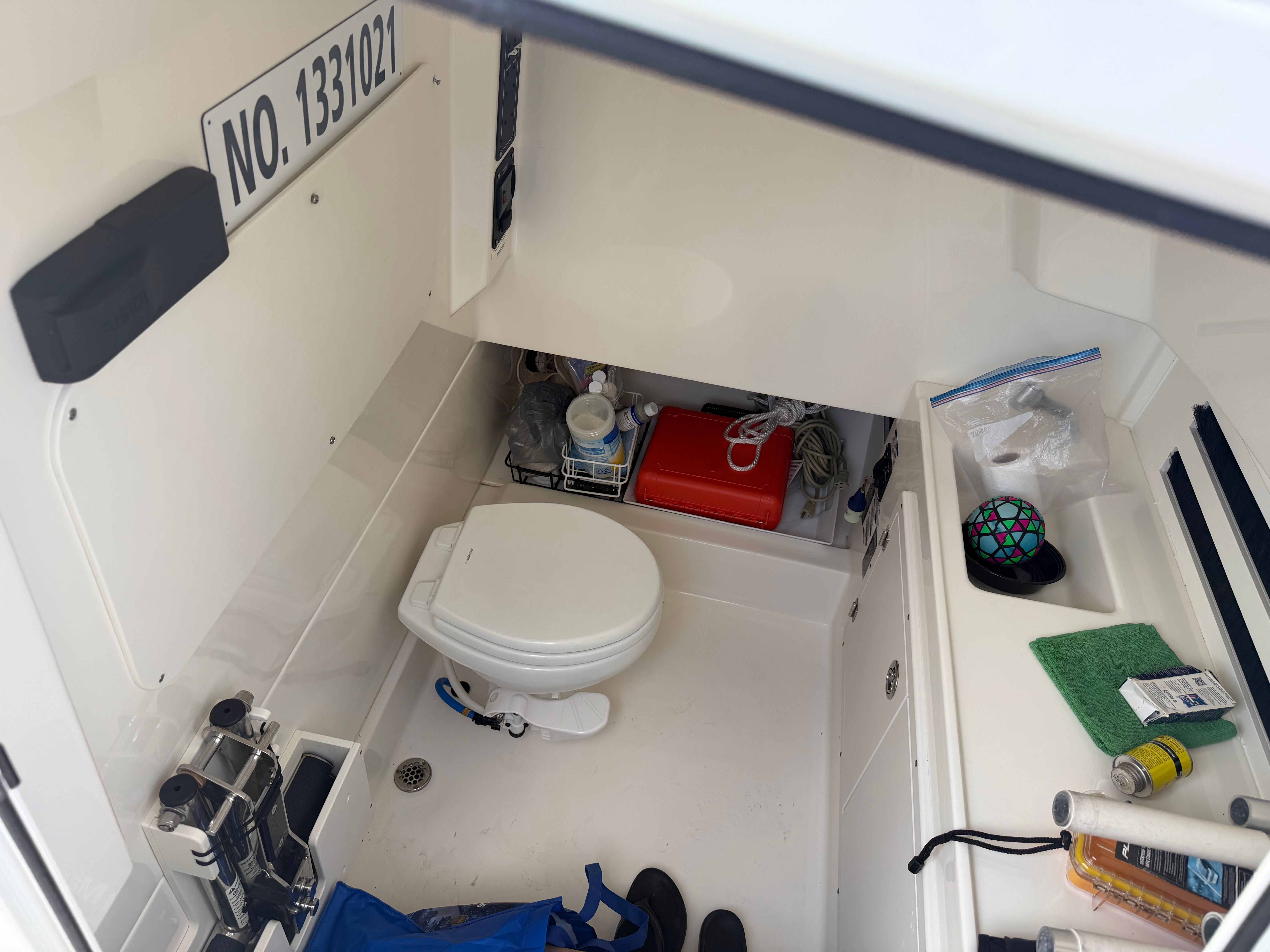 2021 Boston Whaler 330 Outrage - 43