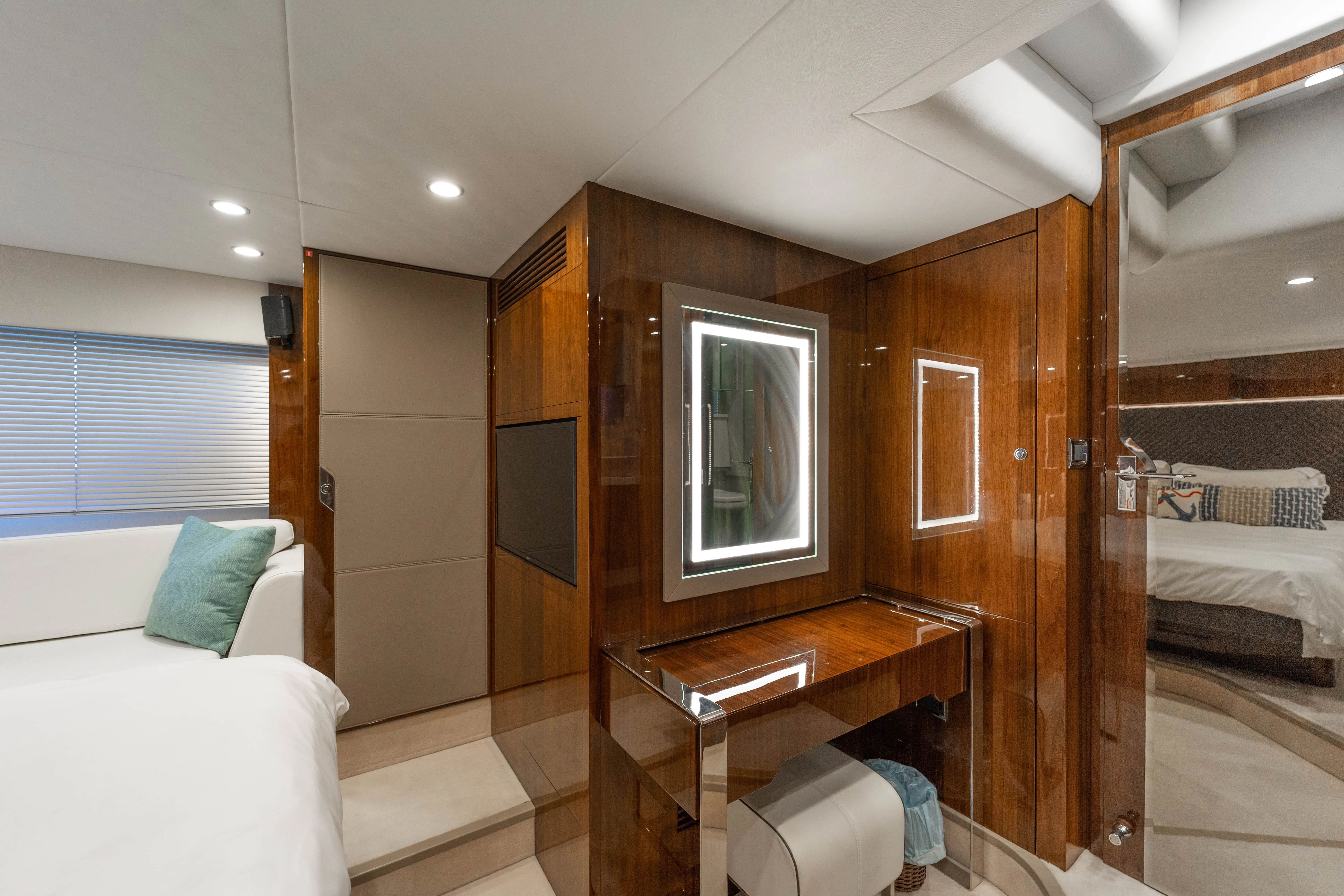 2019 Fairline Squadron 53 - Image 35