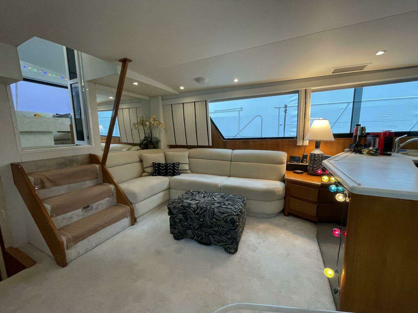 1995 Viking 54 Sports Yacht - Image 11