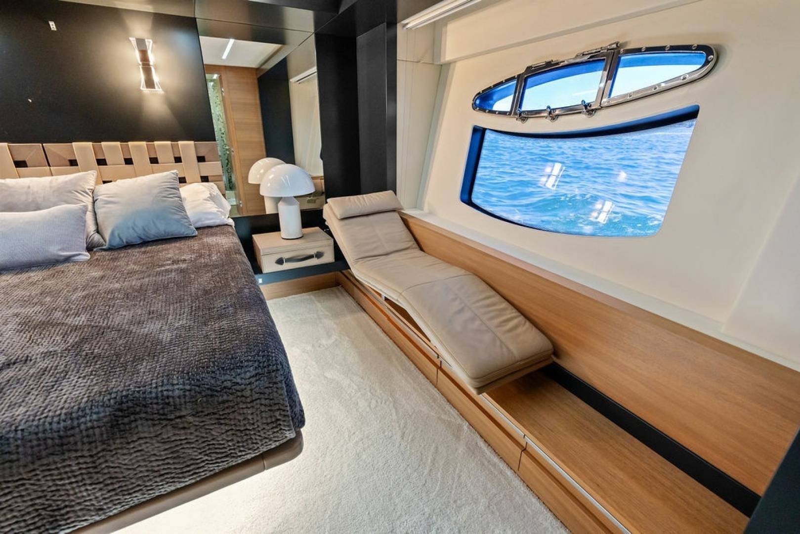 2012 Pershing 92 - Image 35
