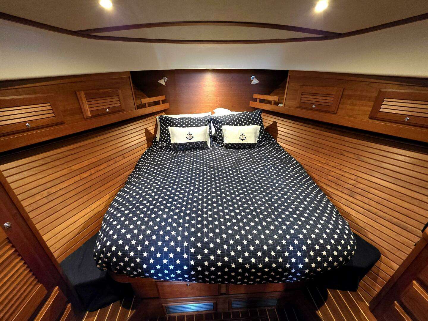 2017 Sabre 42 Salon Express - Image 25