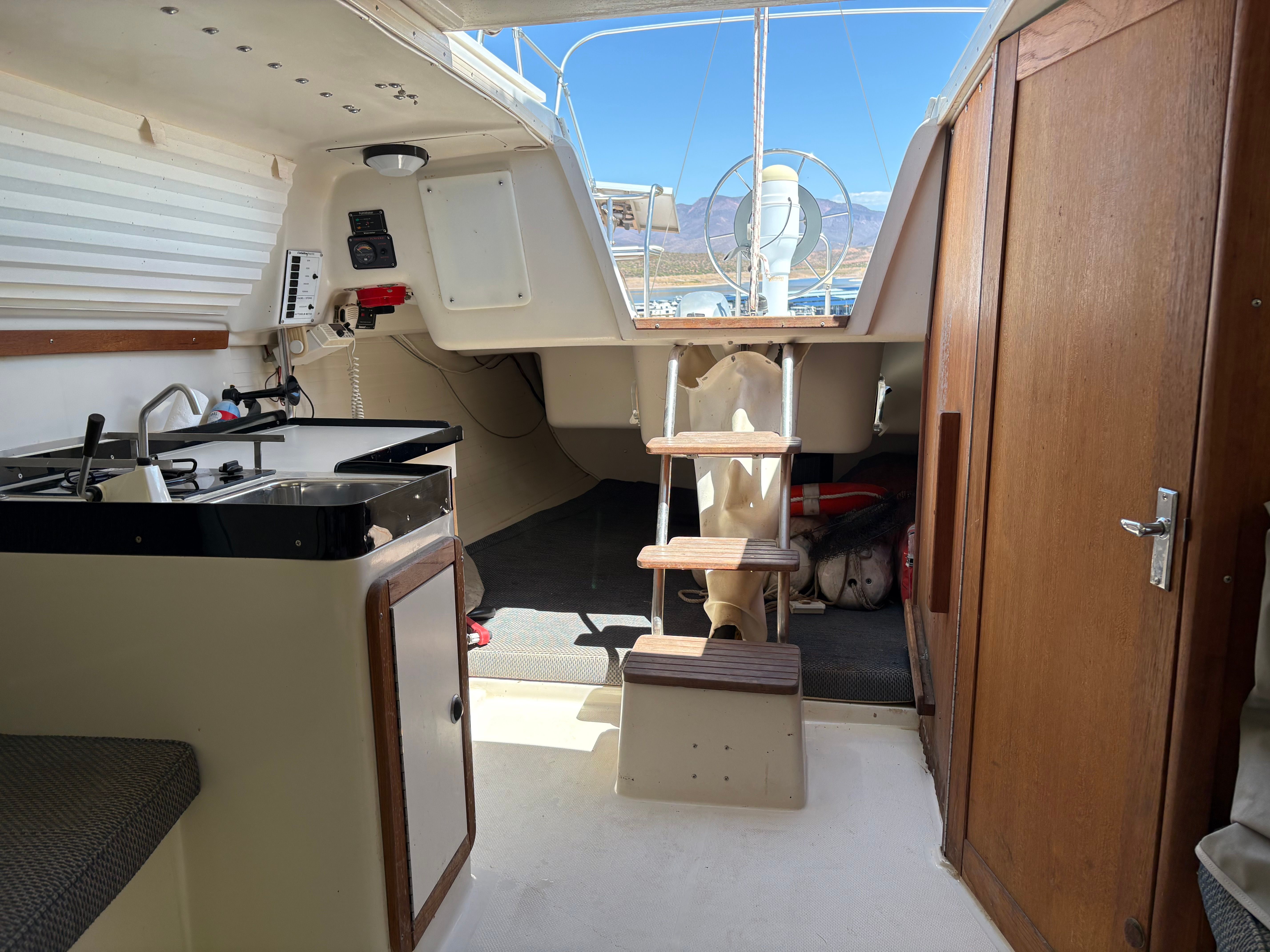 1998 Catalina C250 - 9