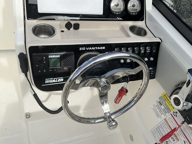 2024 Boston Whaler 210 Vantage - 31