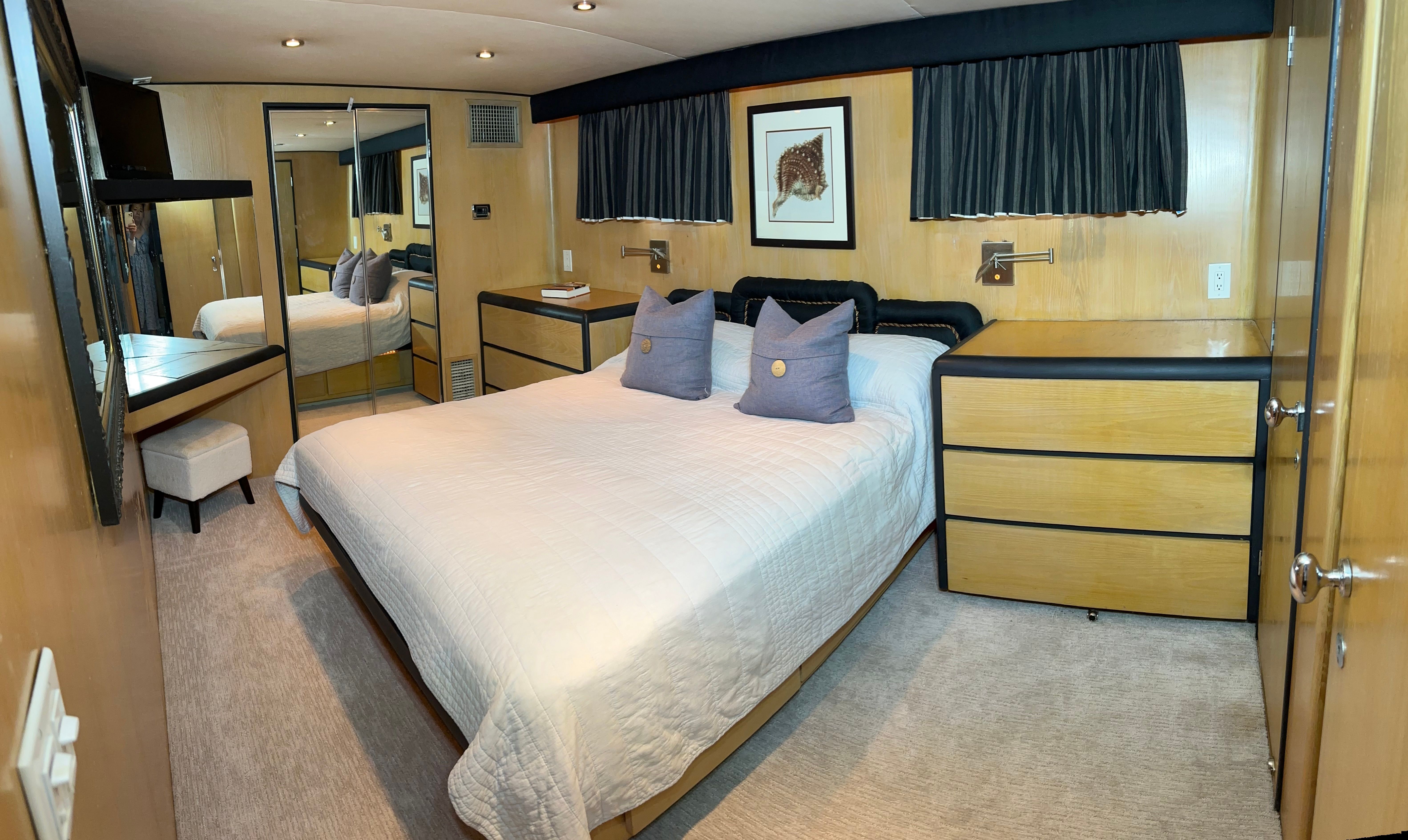 1986 Broward 94' Motor Yacht - 17