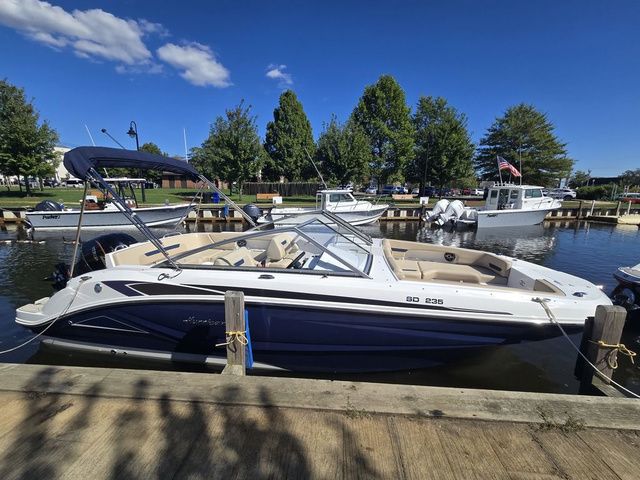 2025 Hurricane SunDeck 235 OB