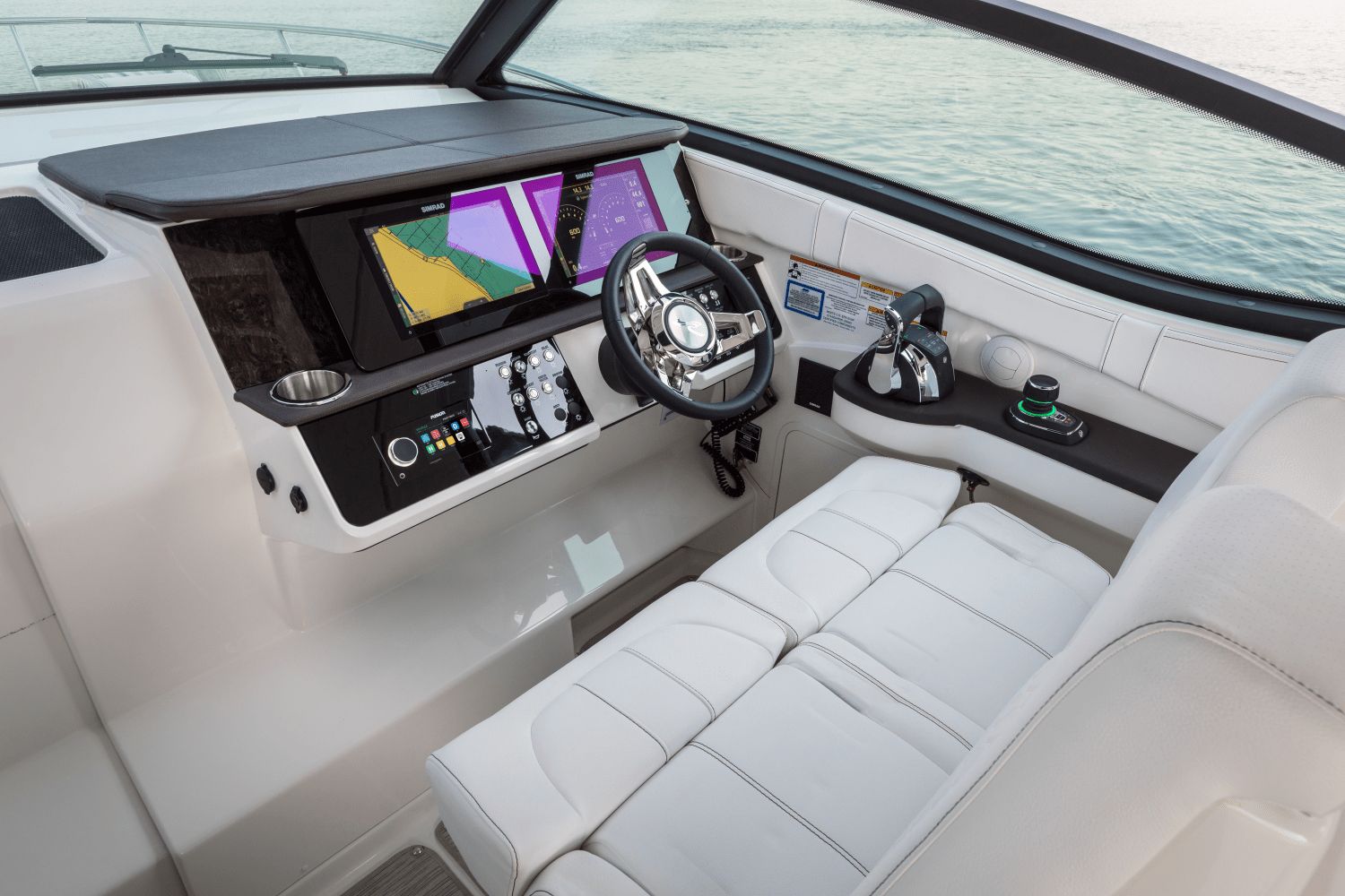 2026 Sea Ray Sundancer 320 Outboard - 21