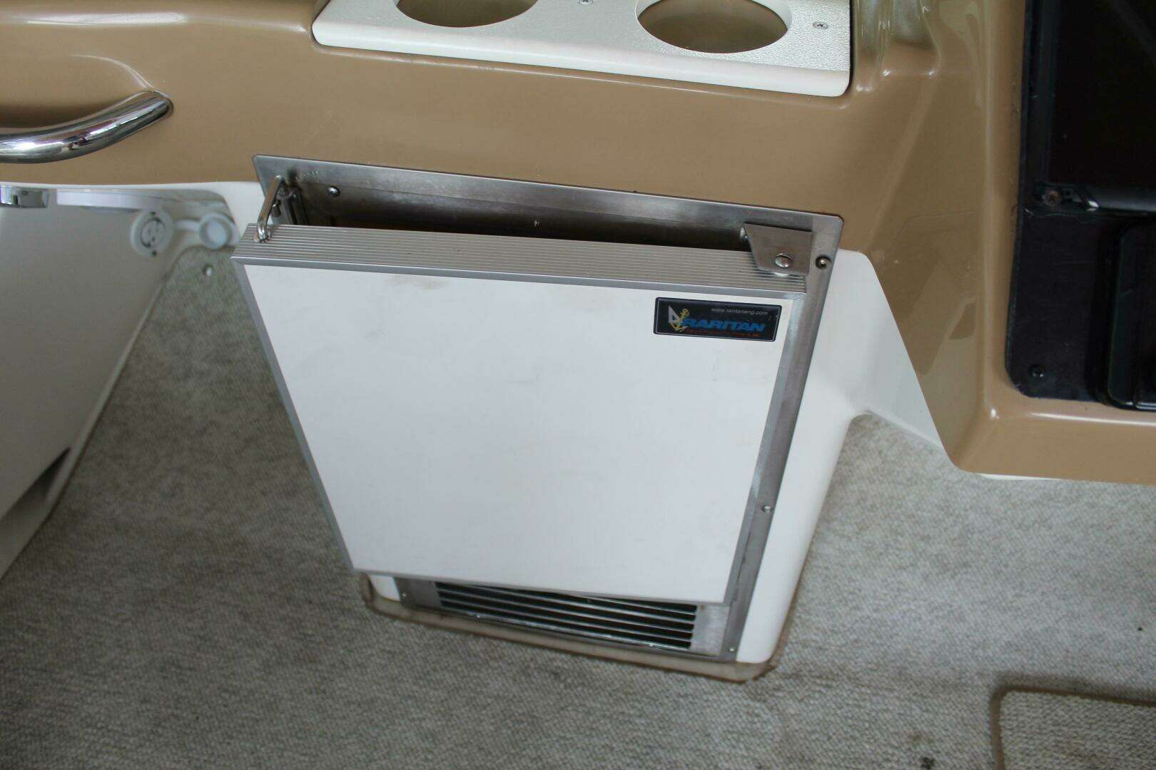 2004 Carver 360 Mariner - Image 25