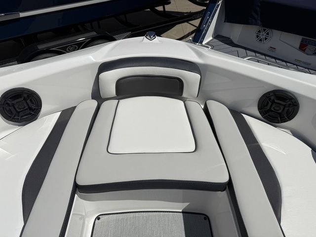2026 Yamaha Boats AR195 - 34
