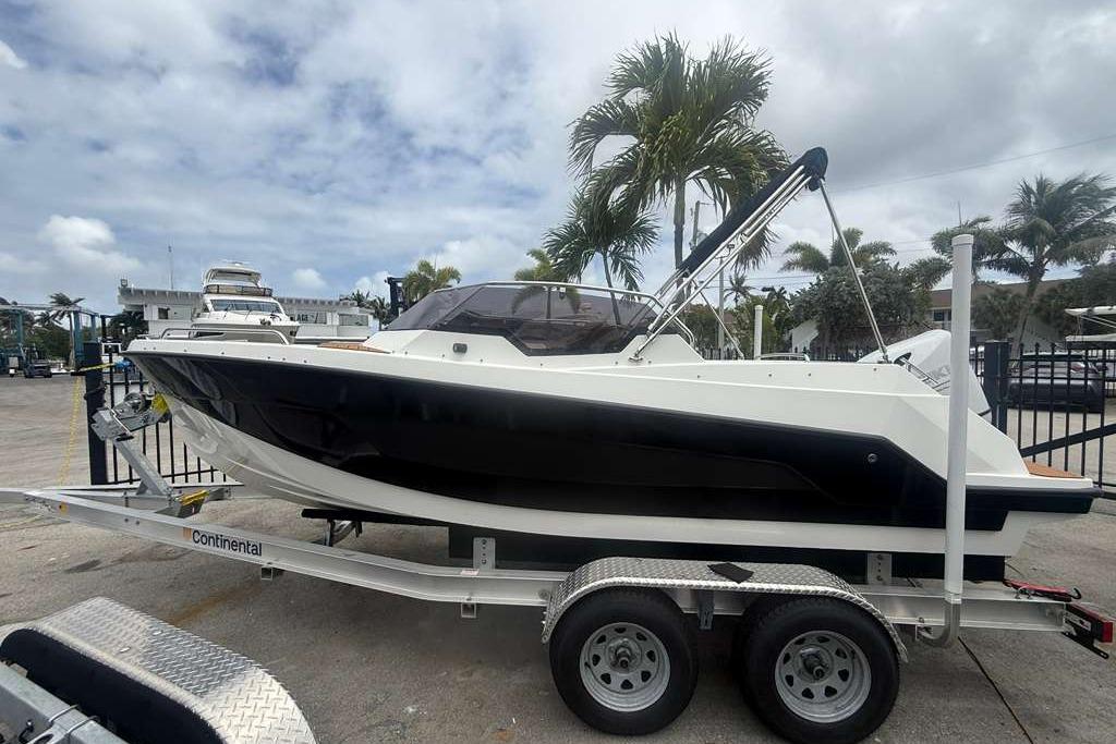 2025 Custom DW DESIGN 570BR