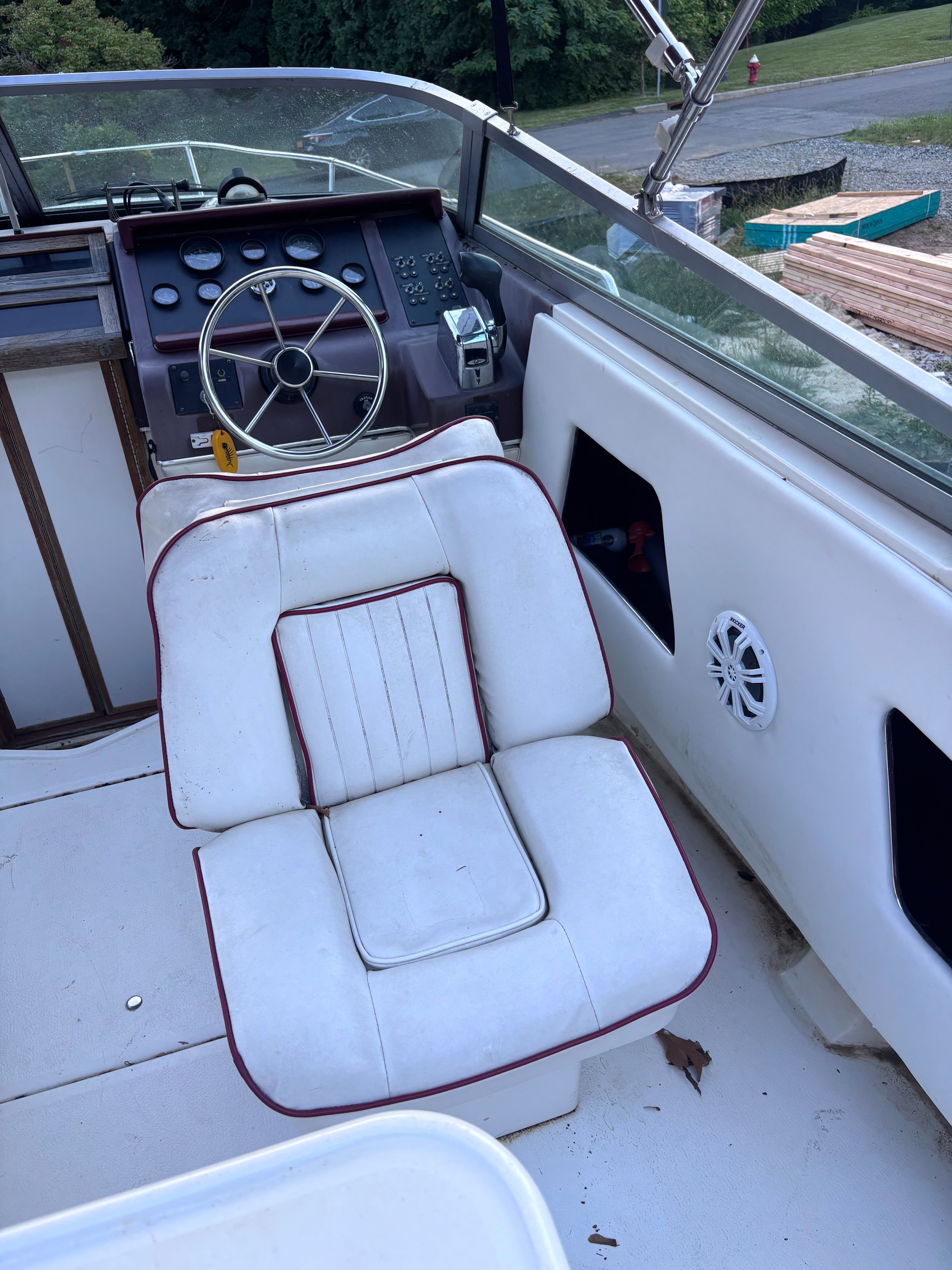 The image shows the helm of a 1989 Sea Ray Sundancer with a white seat.